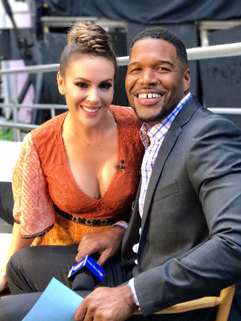 I love this man. @michaelstrahan, thank you for your hospitality. #WetHotAmericanSummer today on @Netflix! #WHAS https://t.co/9me3DCOqj4