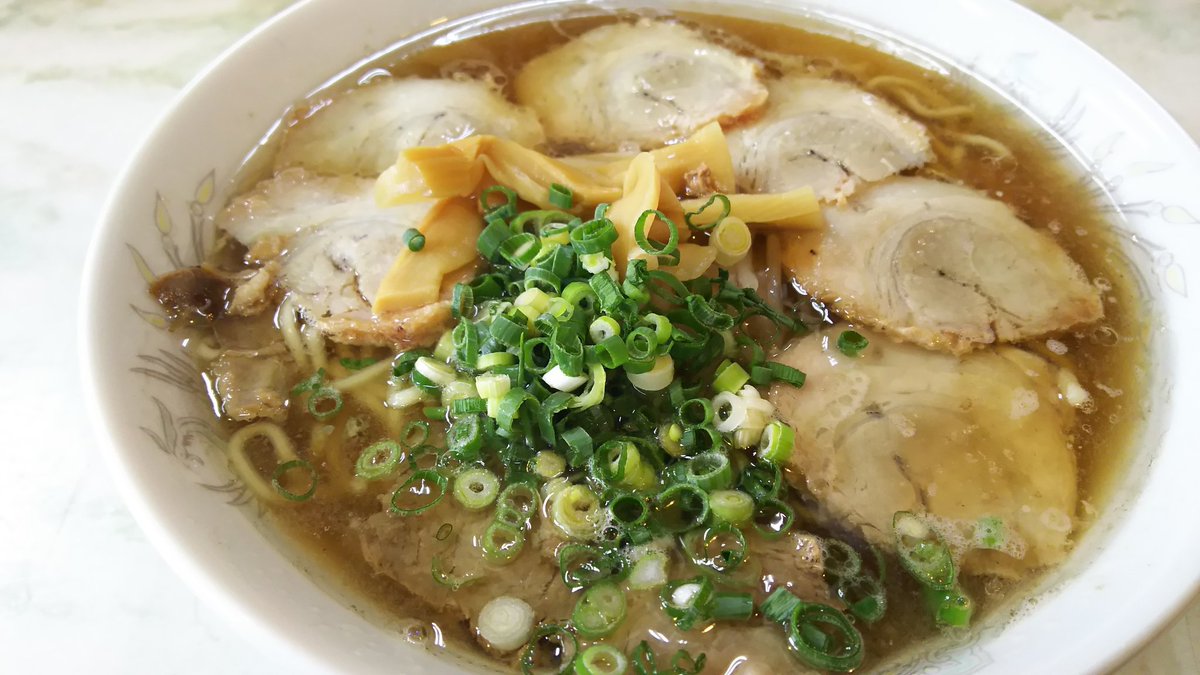 琴浦町の「すみれ」さんで牛骨ラーメンのチャーシューメン。脂多いのだけど、牛だけあってさっぱり頂ける。美味しかった。「琴浦 琴浦町の「すみれ」さんで牛骨ラーメンのチャーシューメン。脂多いのだけど、牛だけあってさっぱり頂ける。美味しかった。「琴浦