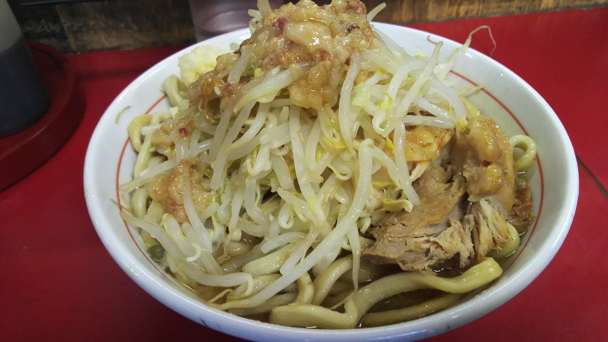 蓮爾 登戸店小ラーメンニンニクヤサイアブラさほど驚くことでもないが、鬼の形相の店主さん、麺の茹で上がりは明確に芯を残し 蓮爾 登戸店小ラーメンニンニクヤサイアブラさほど驚くことでもないが、鬼の形相の店主さん、麺の茹で上がりは明確に芯を残し