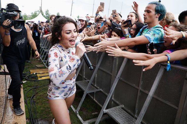 RT @billboard: Charli XCX covered the Spice Girls with Halsey at #Lollapalooza https://t.co/sUgvEtzDvQ https://t.co/HZUkbjjo6t