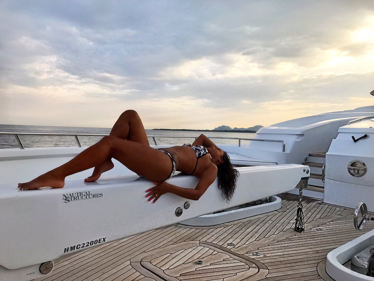 Love Boat ???????? #sttropez I'm coming back.. https://t.co/vEcUQ8uMcw