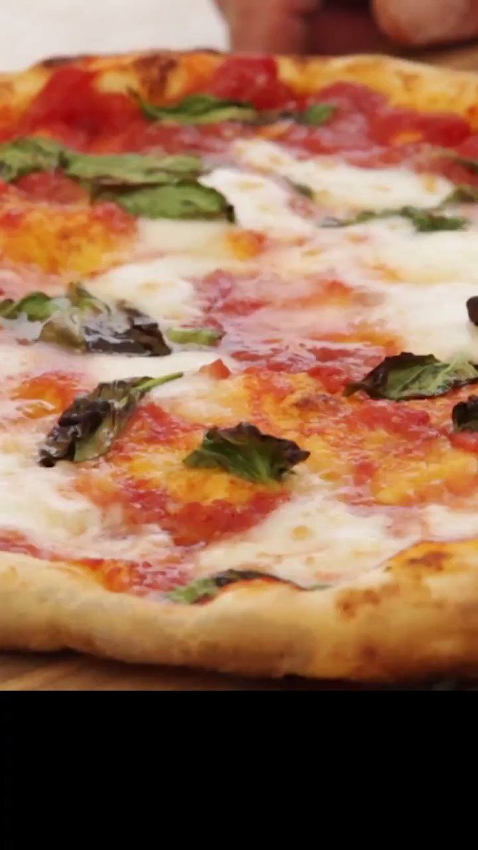 Who else wants a 'pizza' @gennarocontaldo's homemade margherita pizza?! ???????? https://t.co/n7HS0bRHRw
