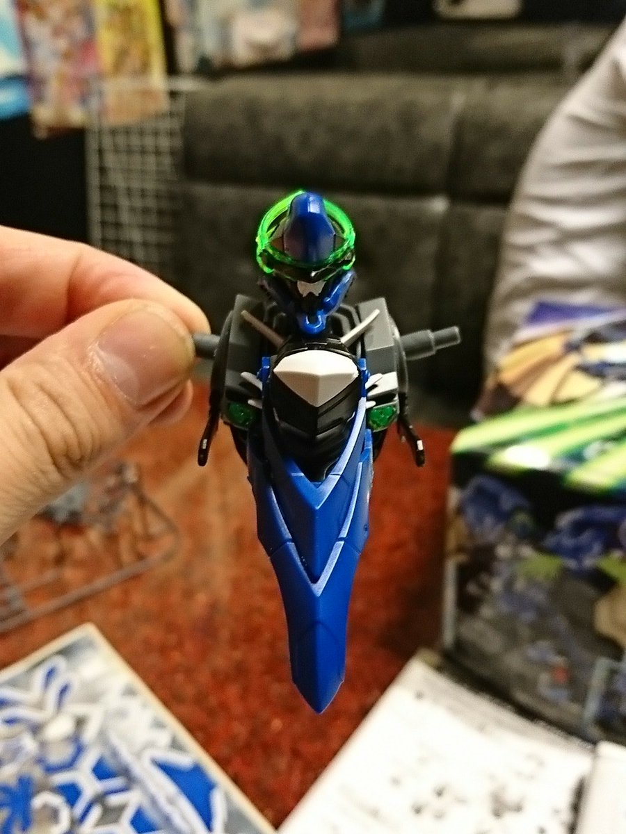 ヴァルヴレイヴV作ってます…… ヴァルヴレイヴV作ってます……