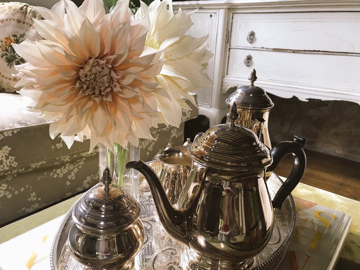 I Grew These 'CafeauLait' Dahlias ???????? https://t.co/pcP51R3yhf