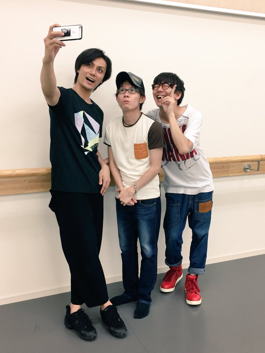 「THRIVEの3人、アニサマで踊るってよ。」って、写真撮ってたよ。#Bプロ 「THRIVEの3人、アニサマで踊るってよ。」って、写真撮ってたよ。#Bプロ