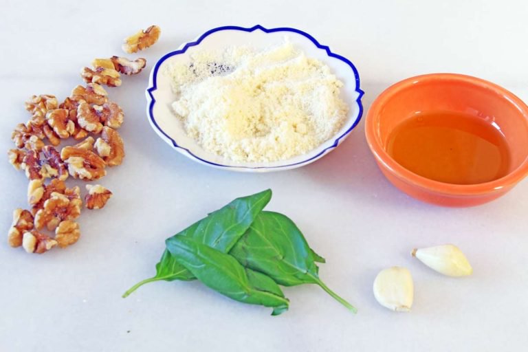 Make #pesto with any ingredients with this #cookinghack! Tip: https://t.co/4MeNxzse1w https://t.co/x9PxV7m5wI