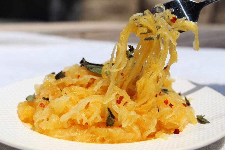 Roast the #SpaghettiSquash whole makes it soooo much #easier to cut! Here is how: https://t.co/091ZcFDdjC https://t.co/6HKLjNEqZ2