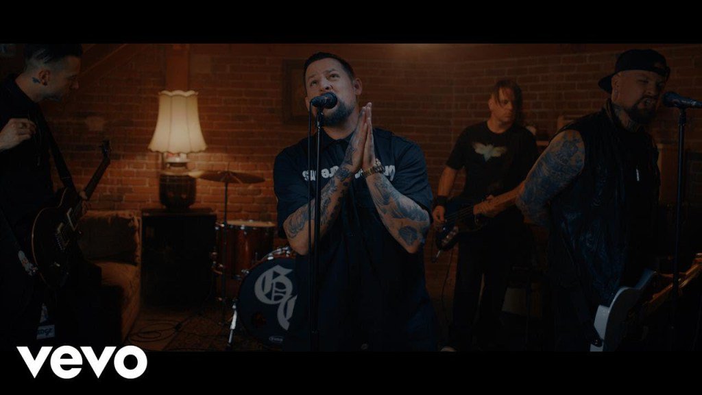 RT @Substream: .@GoodCharlotte play a basement in 