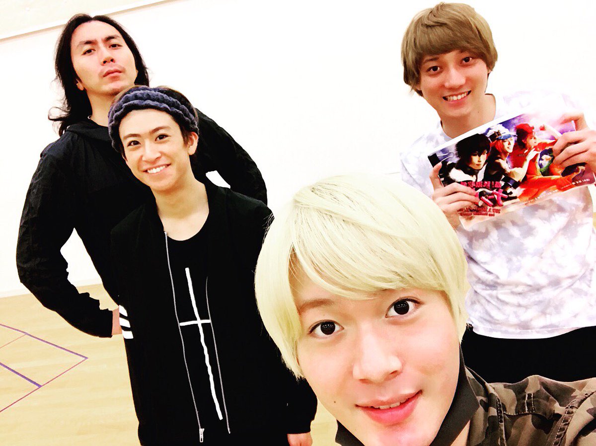 今日は4人で稽古やった❗️すっかり意気投合してます。めっちゃ楽しかった😝そして…犬ちゃん好きやわ🐶かっこいいわー😌超脱獄 今日は4人で稽古やった❗️すっかり意気投合してます。めっちゃ楽しかった😝そして…犬ちゃん好きやわ🐶かっこいいわー😌超脱獄