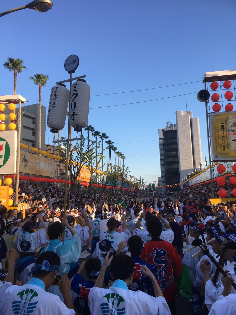 阿波踊りとくしま連スタートしました!圧巻の光景です。そのなかに、ミクリオとテイルズオブゼスティリアザクロスの提灯です。# 阿波踊りとくしま連スタートしました!圧巻の光景です。そのなかに、ミクリオとテイルズオブゼスティリアザクロスの提灯です。#