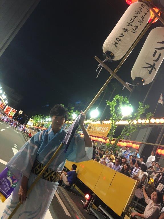 阿波おどり初日完了③賞まで頂きました。明日からこの提灯とサインの入ったうちわをufotable CINEMAに飾らせても 阿波おどり初日完了③賞まで頂きました。明日からこの提灯とサインの入ったうちわをufotable CINEMAに飾らせても