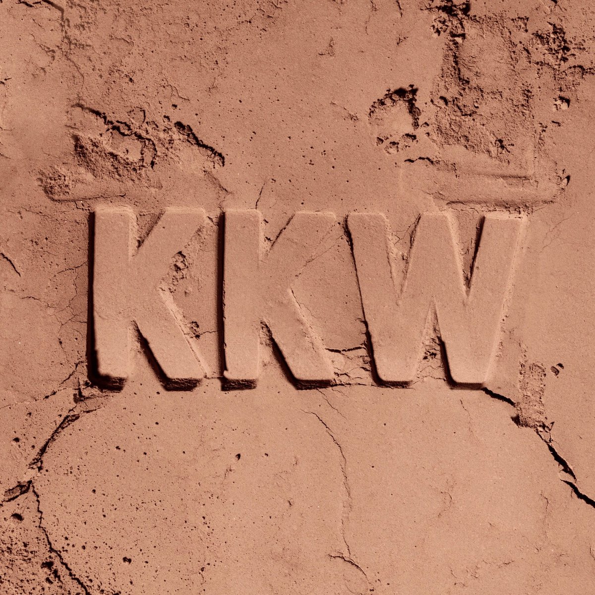 RT @kkwbeauty: #KKWBEAUTY https://t.co/3p8W5Ugaqt