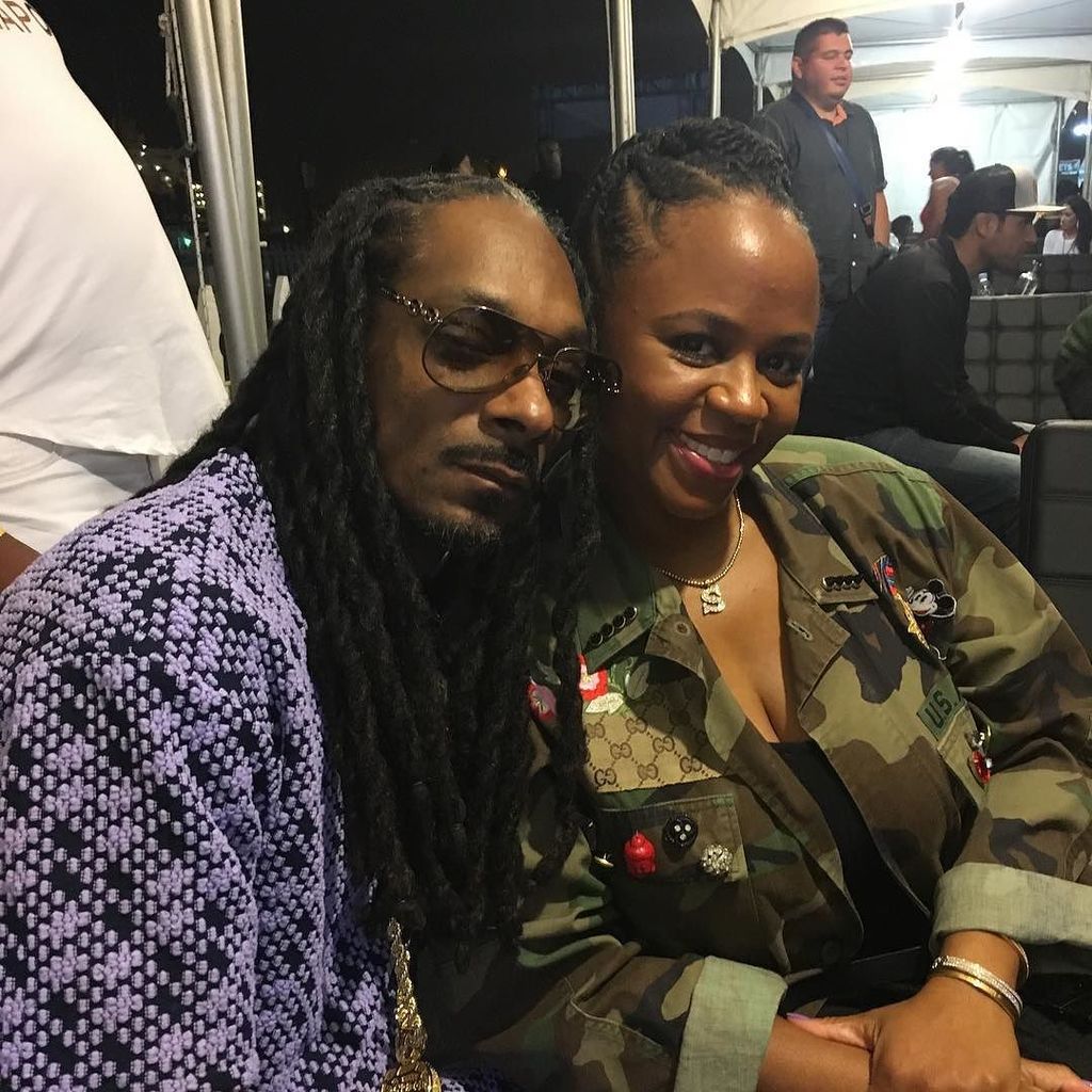 Snoop. N tae. 25. Years and. Still Rollin ????????????✌????. @bosslady_ent https://t.co/YnQ1HlPG70 https://t.co/cDAWmB9JkK