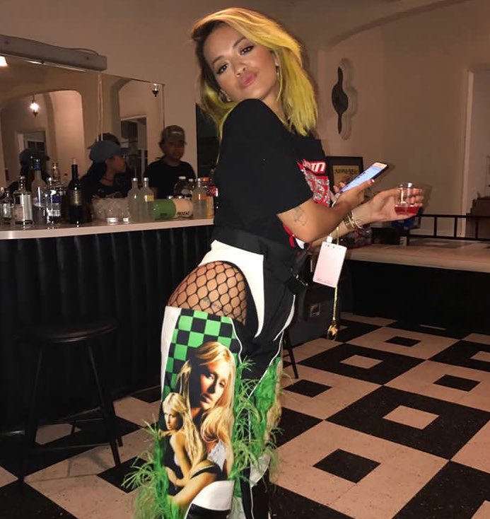 This outfit is everything! ???? I Love you @RitaOra! ???? #YAS! #Queen ???? https://t.co/qmZTWQxt6k