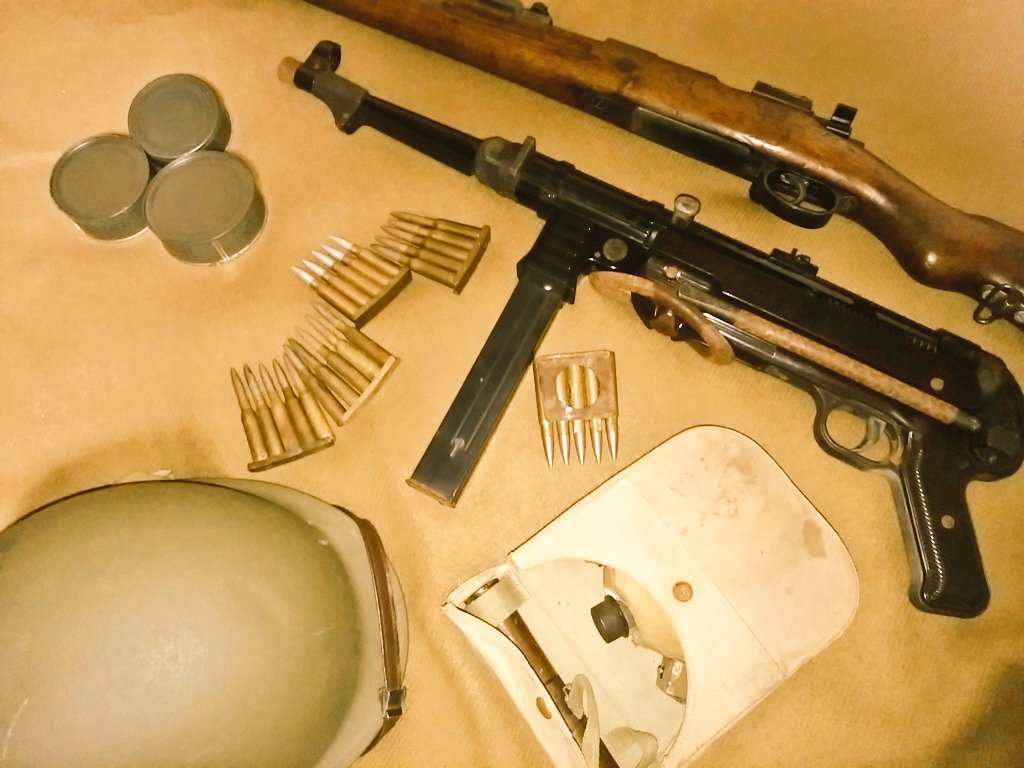 アニメ野郎は部隊長へ復帰を報告すると、早速嫌がらせのように武器装備の手入れを押しつけられた。しばらくして通りすがりの下士 アニメ野郎は部隊長へ復帰を報告すると、早速嫌がらせのように武器装備の手入れを押しつけられた。しばらくして通りすがりの下士