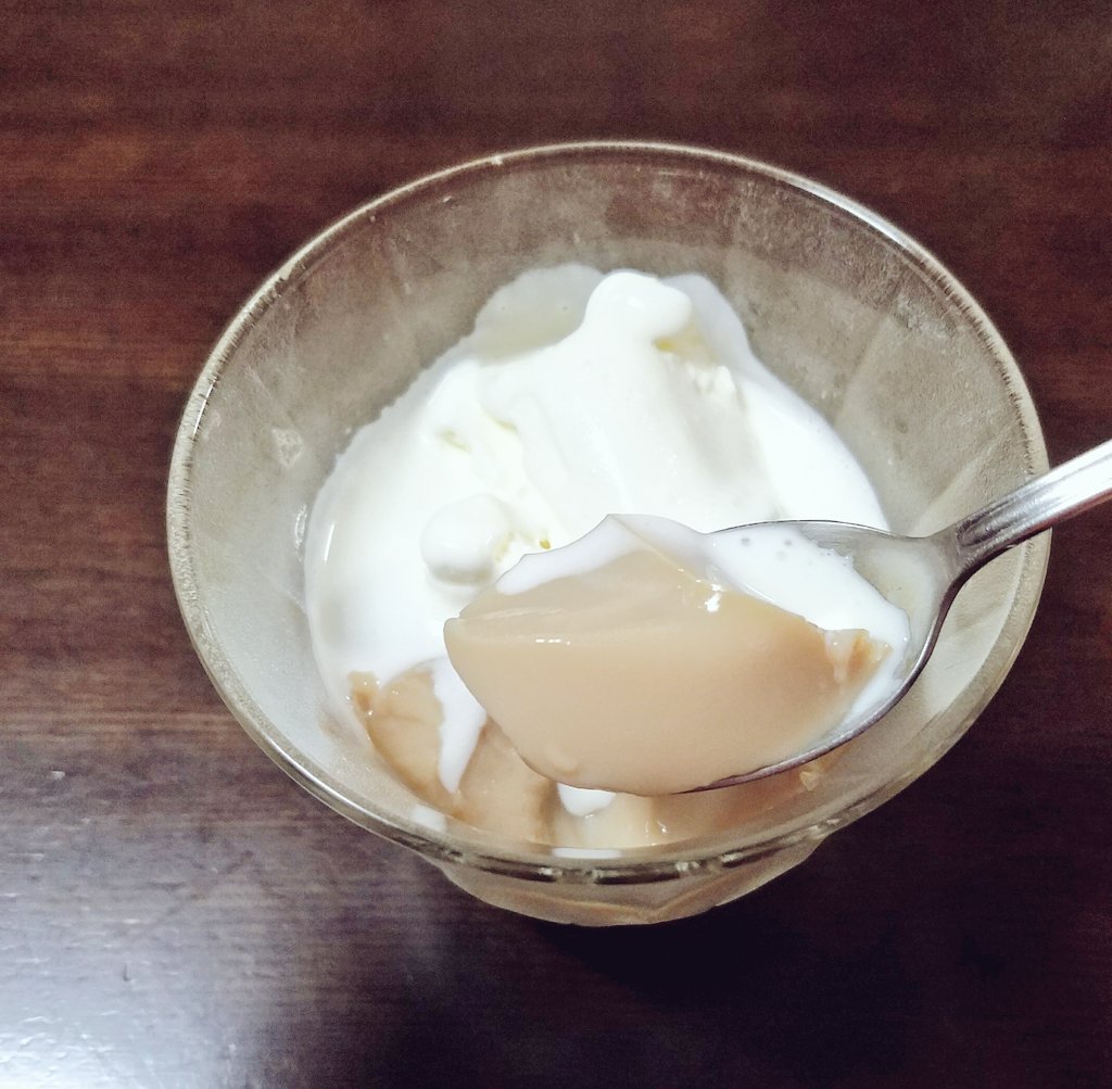 今日甘々と稲妻読んでて、レシピにあったコーヒー牛乳ゼリー作った◎めっちゃ簡単なのに美味しすぎてやばい。もっと作ればよかっ 今日甘々と稲妻読んでて、レシピにあったコーヒー牛乳ゼリー作った◎めっちゃ簡単なのに美味しすぎてやばい。もっと作ればよかっ