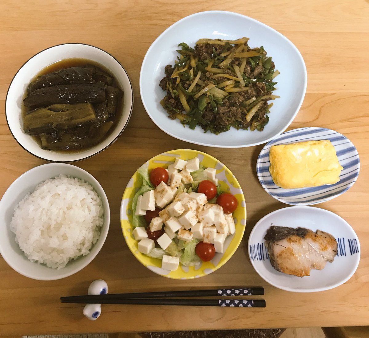 青椒肉絲、ナス甘辛煮、卵焼き、寒ブリ西京焼き、豆腐サラダ、米です🌞ワカコ酒観ていて旦那が青椒肉絲好きそうだったので🙋🏻た 青椒肉絲、ナス甘辛煮、卵焼き、寒ブリ西京焼き、豆腐サラダ、米です🌞ワカコ酒観ていて旦那が青椒肉絲好きそうだったので🙋🏻た