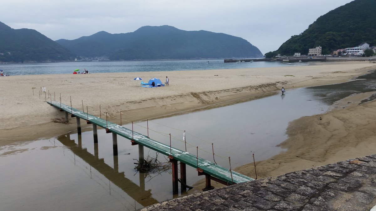 砂浜は少し離れてますね新鹿(あたしか)という海水浴場があります凪のあすからってアニメの聖地です 砂浜は少し離れてますね新鹿(あたしか)という海水浴場があります凪のあすからってアニメの聖地です