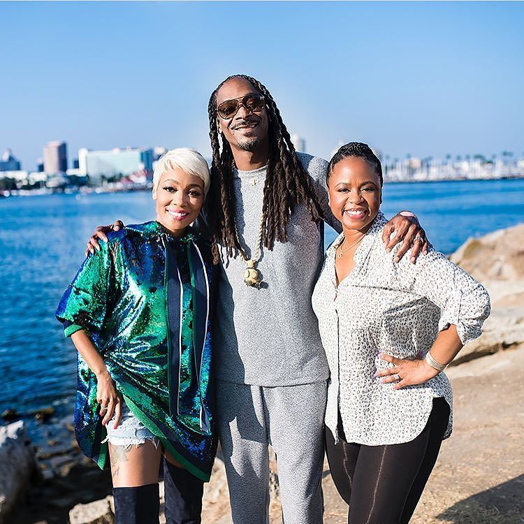 A king wit 2 queens. @monicabrown  @bosslady_ent ???????? https://t.co/M2qEquaFCF https://t.co/MnF2AkbxnB