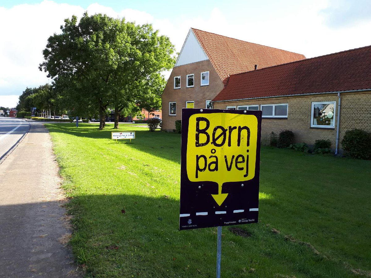 Pænt resultat fra #skolestart i Øster Højst. 900 kom forbi. Kun 6 blitzet. Højeste 62 km/t i 50 zone. #politidk https://t.co/htXW4CU88j