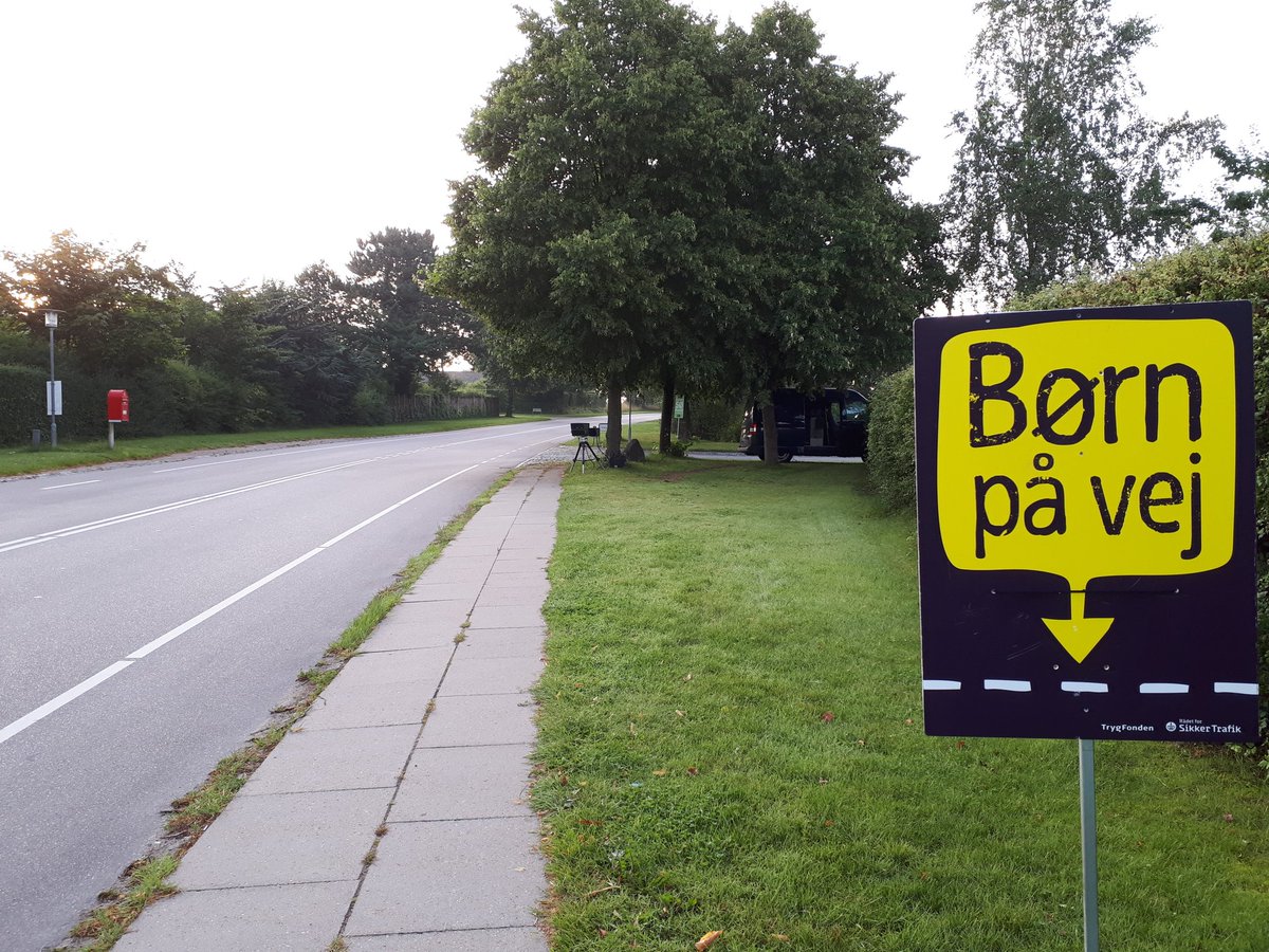 Vi laver i dag fartkontrol i nærheden af skole på Humlebækvej i Fredensborg. Kør forsigtigt. #politidk https://t.co/9wqccIv5x9