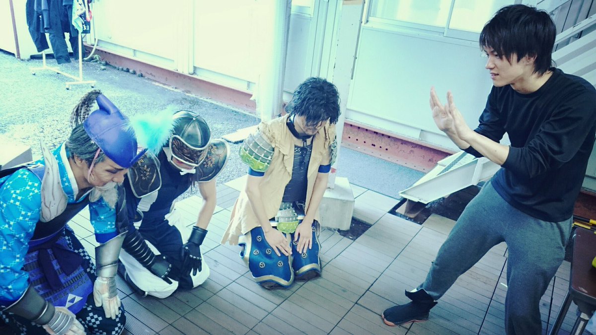 斬劇戦国BASARA 8公演目無事終了!!今回のアフタートーク、とある事件を再現していただき、北条様、風磨殿、官兵衛殿に 斬劇戦国BASARA 8公演目無事終了!!今回のアフタートーク、とある事件を再現していただき、北条様、風磨殿、官兵衛殿に