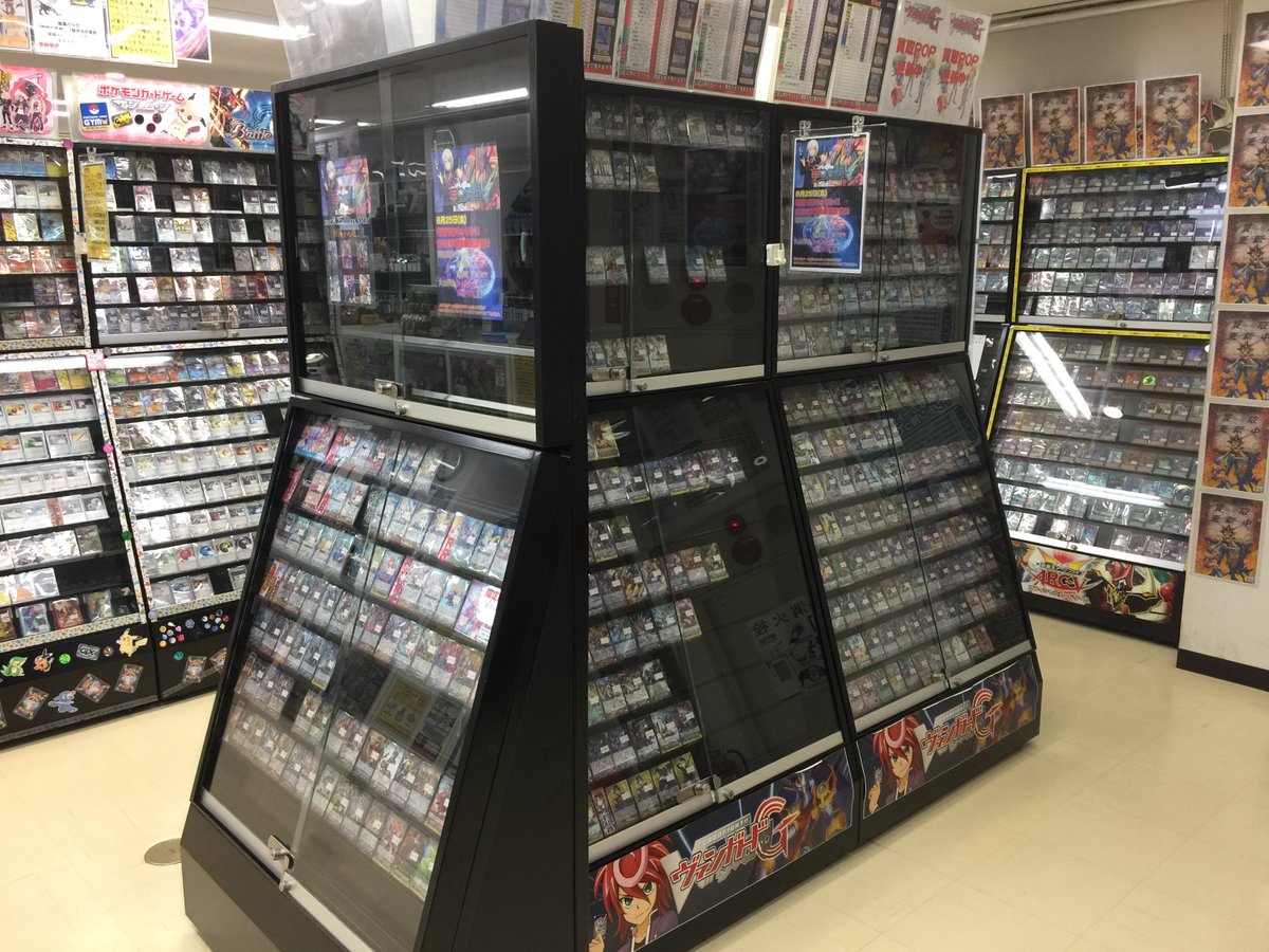 【ヴァンガード】最新ニュースこの度、ヴァンガードの小ケース数が増えることになりました!場所は変わらず手前の一面がそっくり 【ヴァンガード】最新ニュースこの度、ヴァンガードの小ケース数が増えることになりました!場所は変わらず手前の一面がそっくり