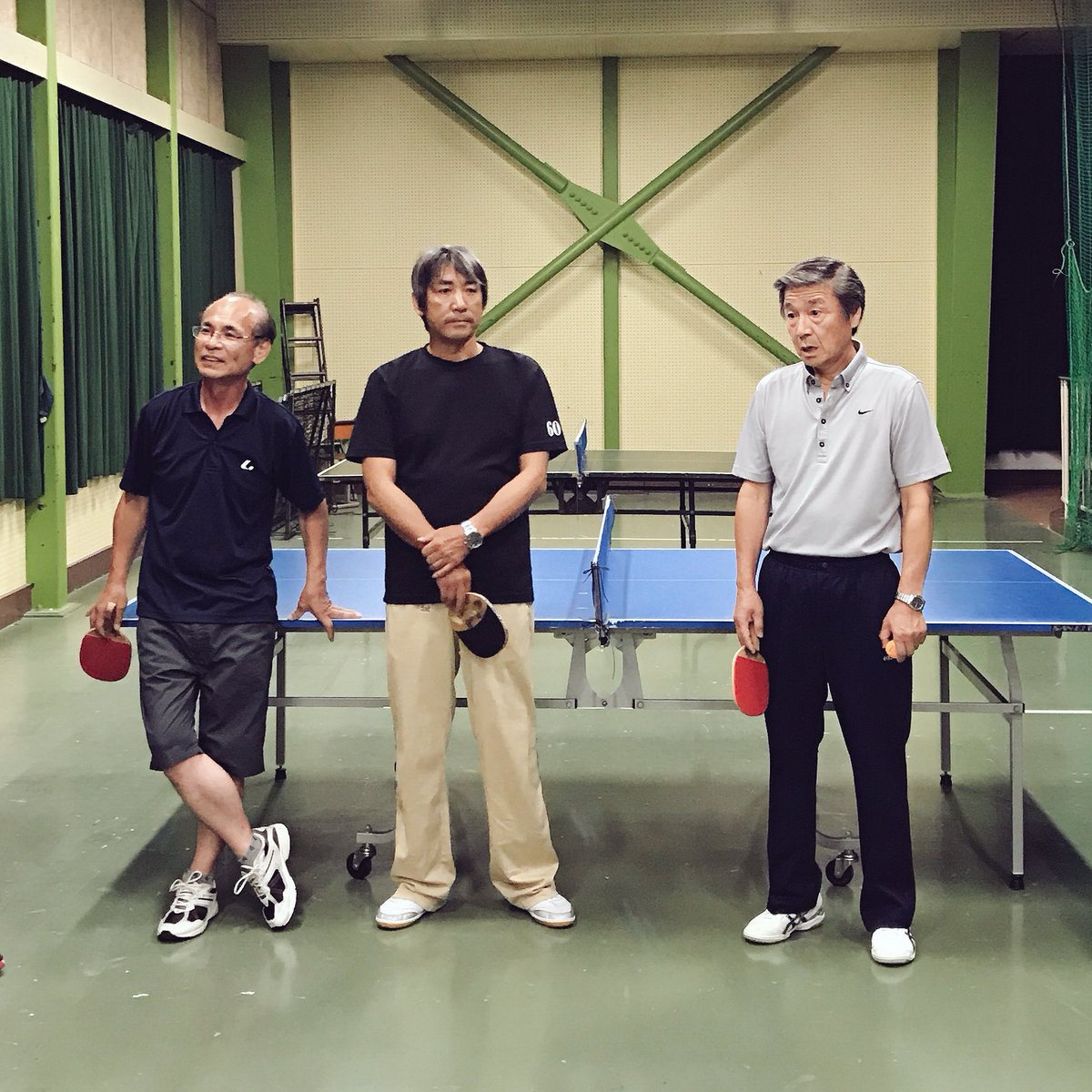 彼ら、海士町(人口2400人の離島)卓球御三家。びゅんびゅん動く おじじ。本気でやっても勝てない。ハンターハンターもそう 彼ら、海士町(人口2400人の離島)卓球御三家。びゅんびゅん動く おじじ。本気でやっても勝てない。ハンターハンターもそう