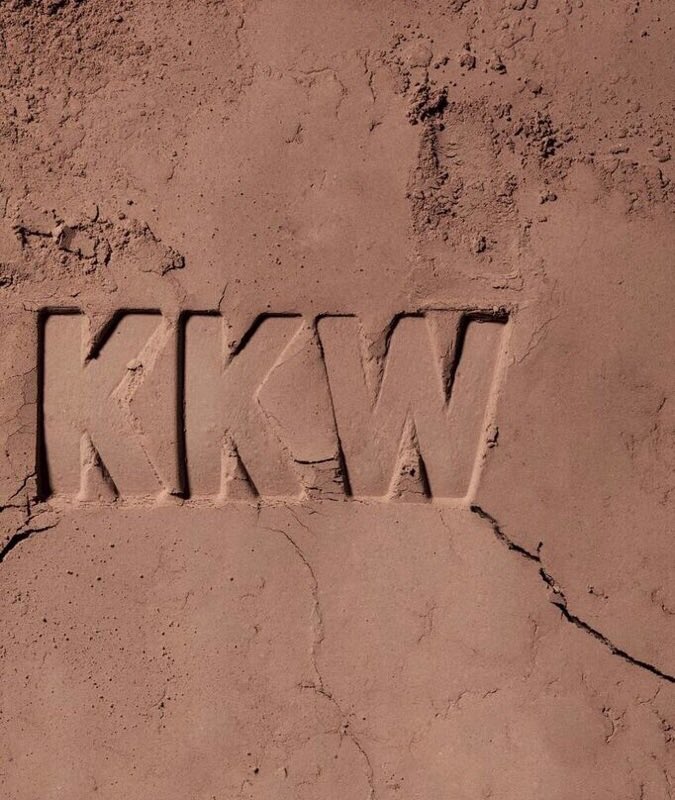 KKW BEAUTY Powder Contour & Highlight Kits with the new brush available Aug 22nd for $52 https://t.co/jWScCHVGsI