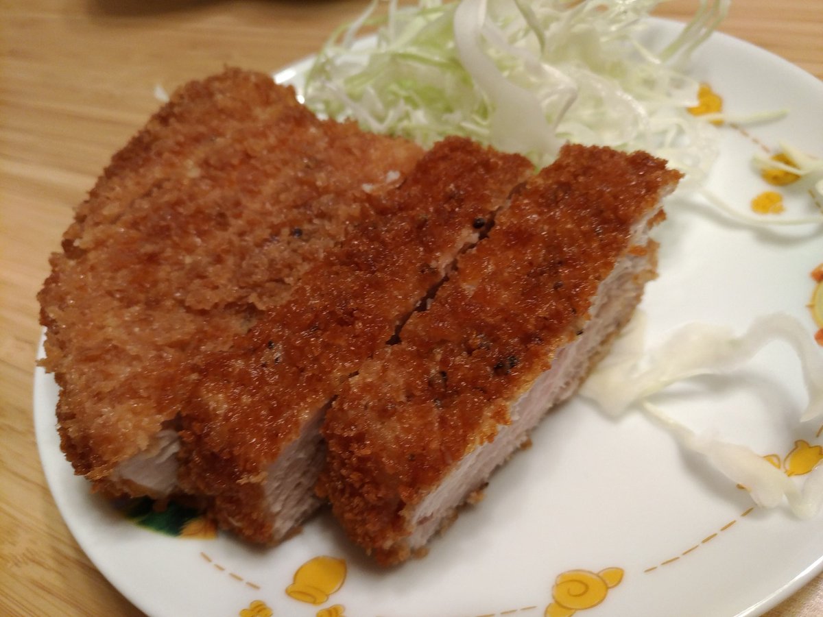 とんかつDJが終わってしまって、とんかつを食べるタイミングを失ってたが、子供がとんかつ食べたいということでアゲた。 とんかつDJが終わってしまって、とんかつを食べるタイミングを失ってたが、子供がとんかつ食べたいということでアゲた。