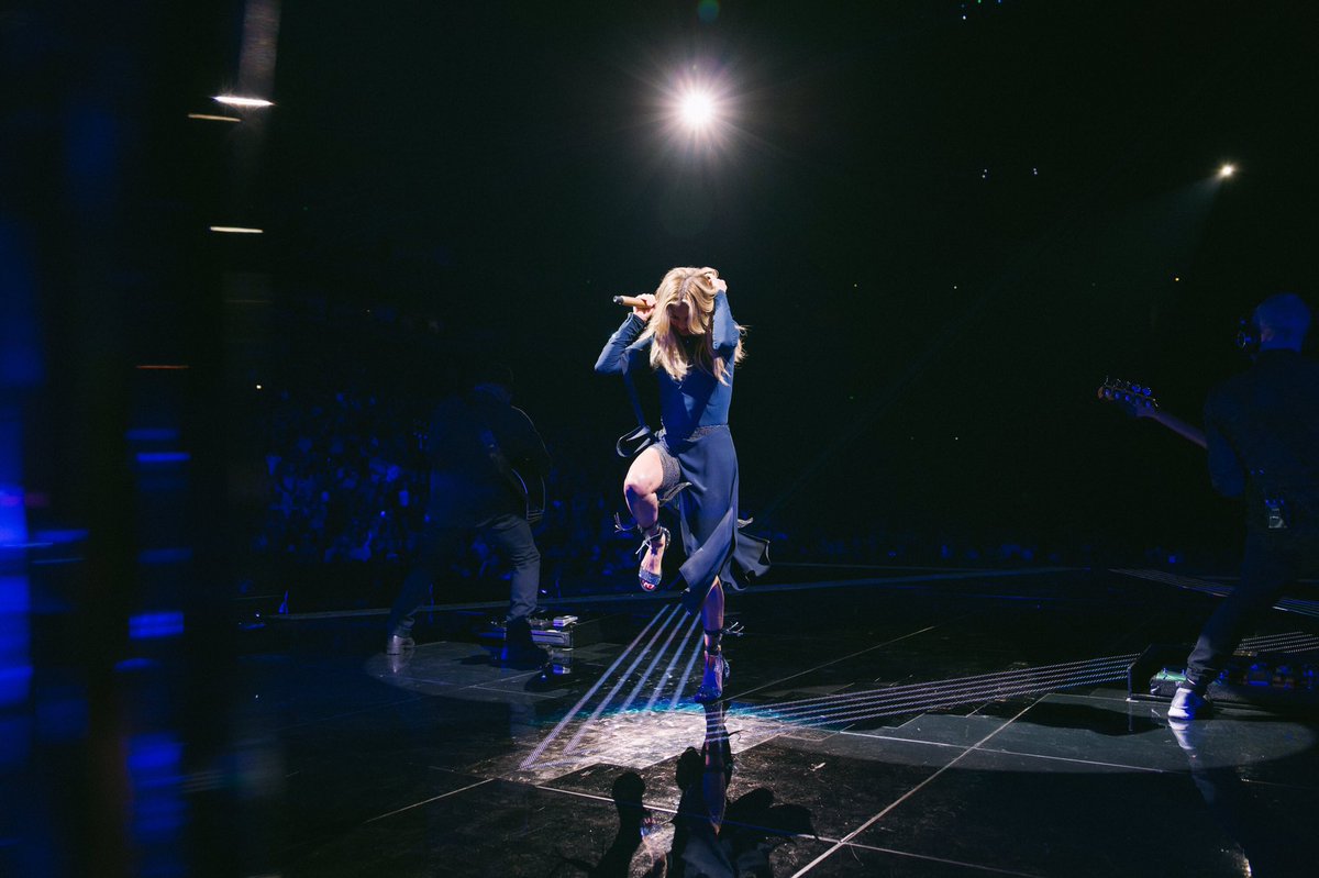 Last night In Cleveland! See you tonight, Philly! #Soul2Soul https://t.co/bEOEMzwsfy