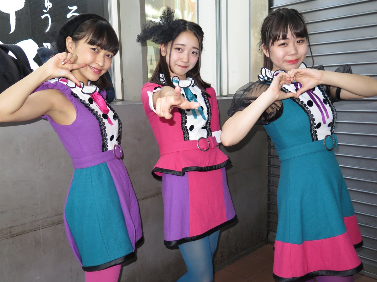 全員ショットは「あいまいみー」のダンスの振りから。愛実ちゃんのソロショットはなんとなくGoogleの画像検索で見つけたポ 全員ショットは「あいまいみー」のダンスの振りから。愛実ちゃんのソロショットはなんとなくGoogleの画像検索で見つけたポ