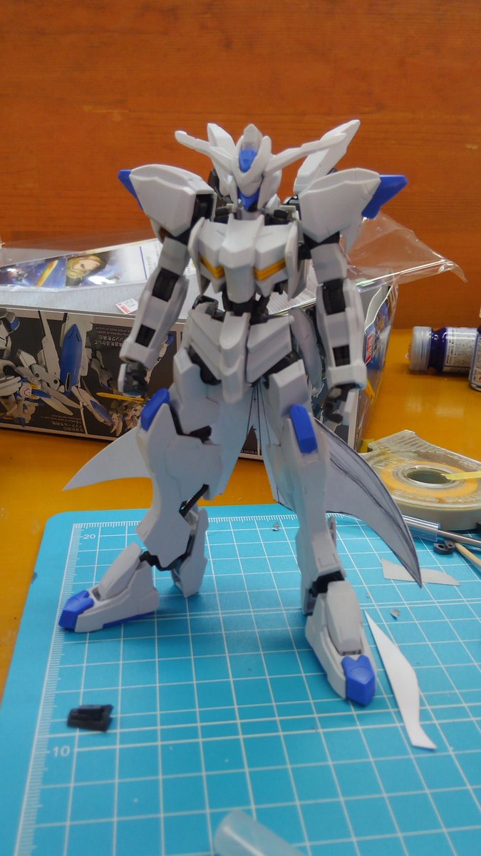 【1/144ガンダムバエル】まだ #ほびぃすぺぇすリンクス なう。不知火・弐型はちょい休憩。んー、マントはもう少し上下に 【1/144ガンダムバエル】まだ #ほびぃすぺぇすリンクス なう。不知火・弐型はちょい休憩。んー、マントはもう少し上下に
