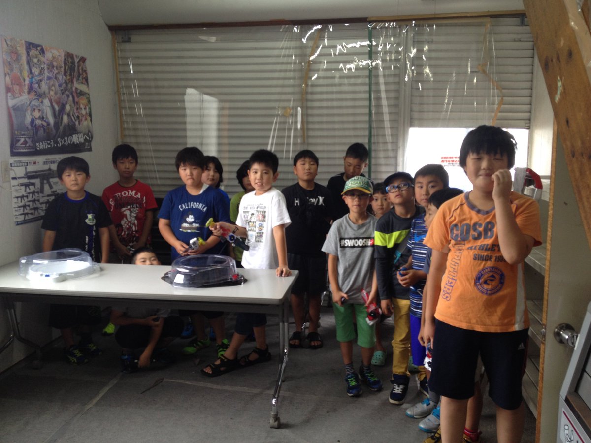 本日のベイブレード大会も無事終了致しました(^^)やはりガルーダ強し、、、今後のベイ大会の主役になる予感です!果たしてこ 本日のベイブレード大会も無事終了致しました(^^)やはりガルーダ強し、、、今後のベイ大会の主役になる予感です!果たしてこ