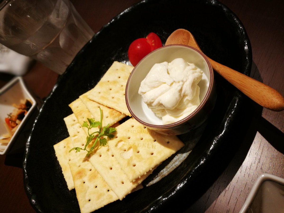 あても、酒粕クリームチーズに麹漬け、押し寿司など、発酵系塩分高い系のいいとこがそろってるデザートにはこんにゃく餅と醤油か あても、酒粕クリームチーズに麹漬け、押し寿司など、発酵系塩分高い系のいいとこがそろってるデザートにはこんにゃく餅と醤油か