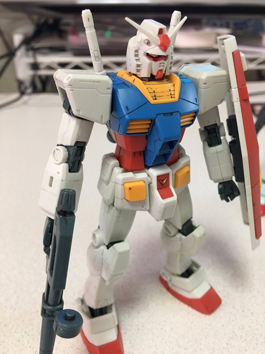 このガンダムさんは30周年のバージョンでお台場ガンダム準拠。このサイズなのにモールドがすげえ。 このガンダムさんは30周年のバージョンでお台場ガンダム準拠。このサイズなのにモールドがすげえ。