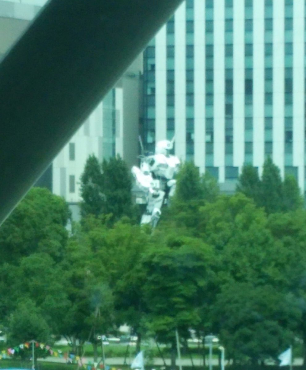 お台場のガンダムさんは、初代からユニコーンさんに入れ替わったのですが、隣に座っている親子が「ガンダムがかわってる!あのガ お台場のガンダムさんは、初代からユニコーンさんに入れ替わったのですが、隣に座っている親子が「ガンダムがかわってる!あのガ