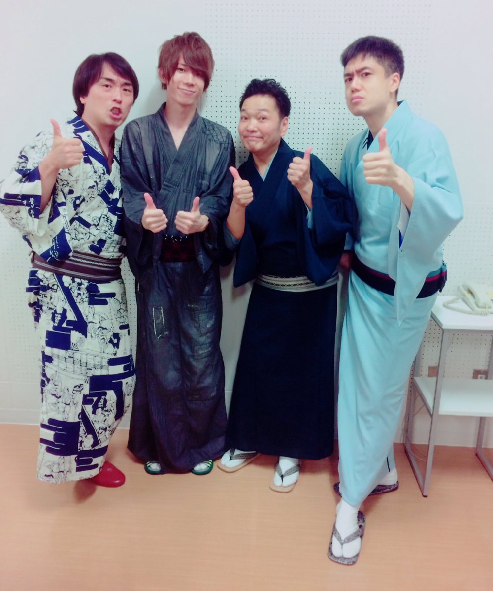皆様のお着物がとても素敵。関さんはなんと、三越謹製の小倉充子さんの落語心中浴衣、ヨタちゃんバージョン!勝平さんも粋な薄物 皆様のお着物がとても素敵。関さんはなんと、三越謹製の小倉充子さんの落語心中浴衣、ヨタちゃんバージョン!勝平さんも粋な薄物