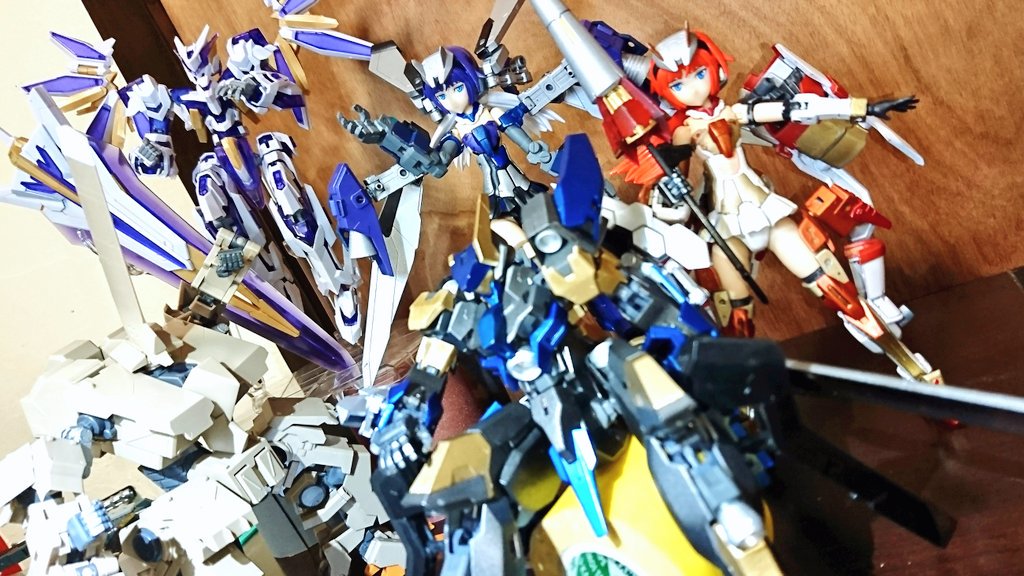 この際だからうちの奴ら全員で集合写真だオラァ!!#フレームアームズ #フレームアームズ・ガール この際だからうちの奴ら全員で集合写真だオラァ!!#フレームアームズ #フレームアームズ・ガール
