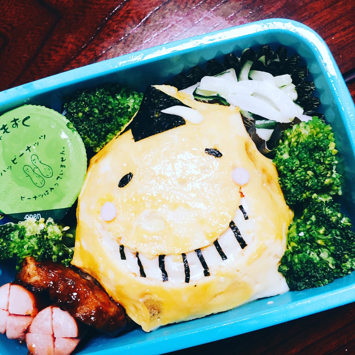 夏休みお弁当16日目今日のキャラ弁は暗殺教室の殺せんせー‼︎暗殺したい勢いで予想以上に細かい😂最近殺せんせーが好きな息子 夏休みお弁当16日目今日のキャラ弁は暗殺教室の殺せんせー‼︎暗殺したい勢いで予想以上に細かい😂最近殺せんせーが好きな息子