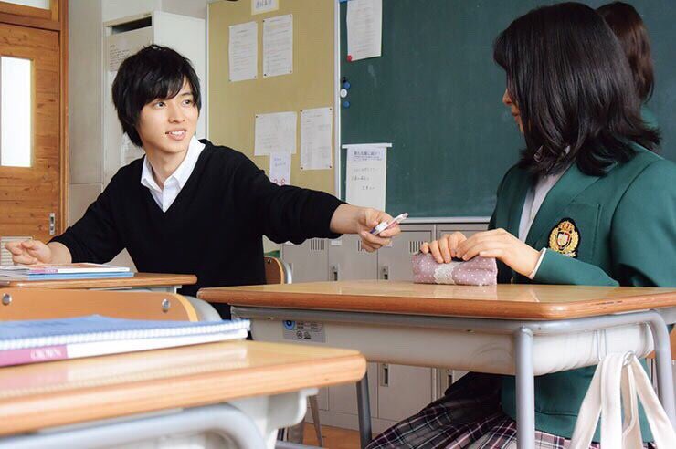 隣の席に気になる女の子。転校初日から惹かれ合う。orangeの話のとき「やめといたほうがいいと思うことはやめとこ」って菅 隣の席に気になる女の子。転校初日から惹かれ合う。orangeの話のとき「やめといたほうがいいと思うことはやめとこ」って菅