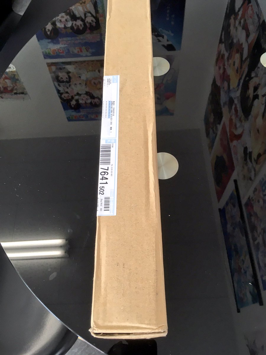 あれ?細長いお届け物が・・・あ!まどそふと様のワガママハイスペックOCのポスターだ!本当に有難うございます!早速、店舗に あれ?細長いお届け物が・・・あ!まどそふと様のワガママハイスペックOCのポスターだ!本当に有難うございます!早速、店舗に