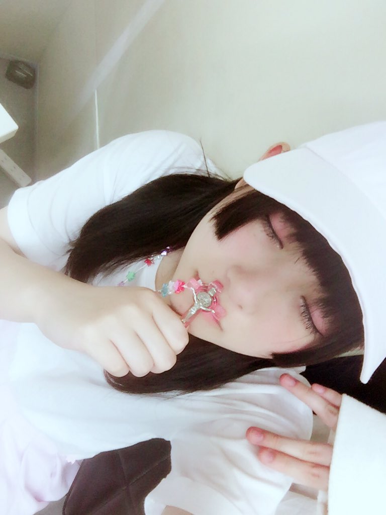 昨日この十字架かけてったんですけど、もちちゃんも十字架かけてて、お揃いだねって言われてなんかもう天使でした。雪見だいふく 昨日この十字架かけてったんですけど、もちちゃんも十字架かけてて、お揃いだねって言われてなんかもう天使でした。雪見だいふく