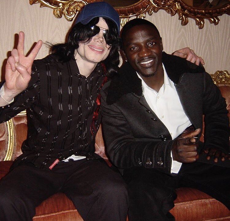 Happy Birthday to @michaeljackson. I am so grateful that I had the chance to meet and work with you! https://t.co/pj8jQJtG75