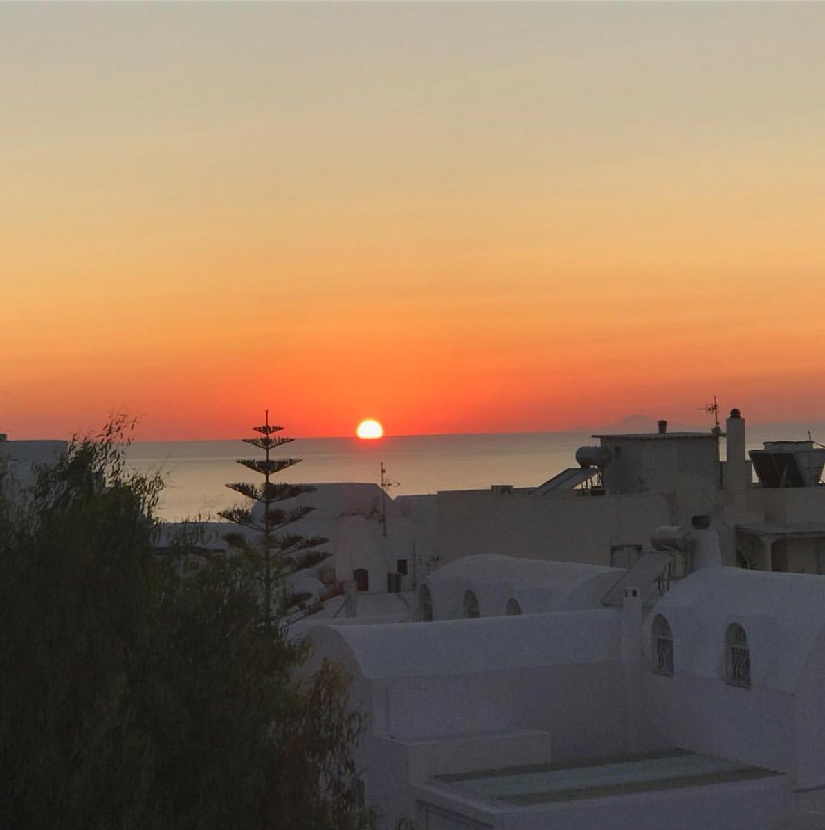 Santorini Sunsets!???? https://t.co/yXlBB5O4HZ