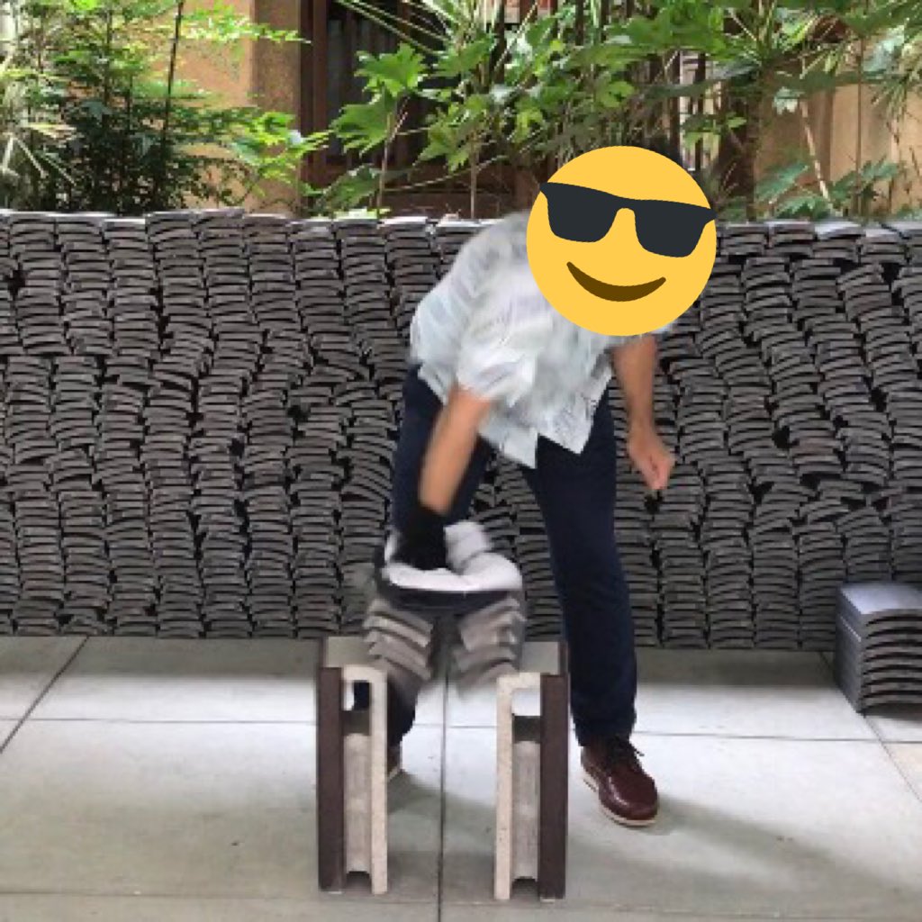某日に香澄真昼ちゃんっぽく瓦割りに行って、その後我々某GJ部の思い出の地タワレコ行ったらアイカツ筐体動いてなくて悲しみに 某日に香澄真昼ちゃんっぽく瓦割りに行って、その後我々某GJ部の思い出の地タワレコ行ったらアイカツ筐体動いてなくて悲しみに