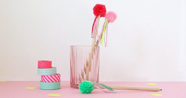 DIY rentrée : customiser un stylo avec un pompon