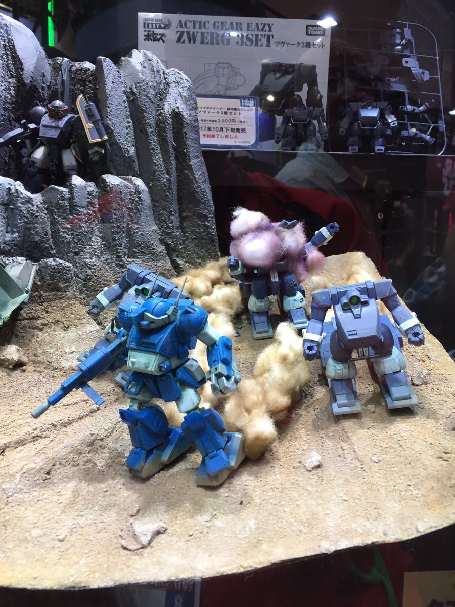 ワンフェスのタカラトミーさんで展示されていた「修羅」のディオラマ。随伴のツヴァークは全機手持ち武装無しで本編よりも「ワイ ワンフェスのタカラトミーさんで展示されていた「修羅」のディオラマ。随伴のツヴァークは全機手持ち武装無しで本編よりも「ワイ