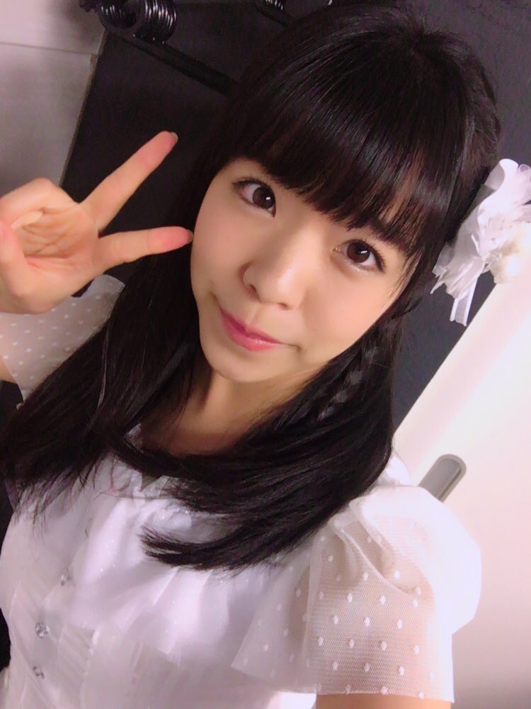 ニコニコ本社さんでのリリイベありがとうございました☺️👏🏻まいまいに手繋がれたよ😳💓お次は17時〜秋葉原ハンドレッドにて ニコニコ本社さんでのリリイベありがとうございました☺️👏🏻まいまいに手繋がれたよ😳💓お次は17時〜秋葉原ハンドレッドにて