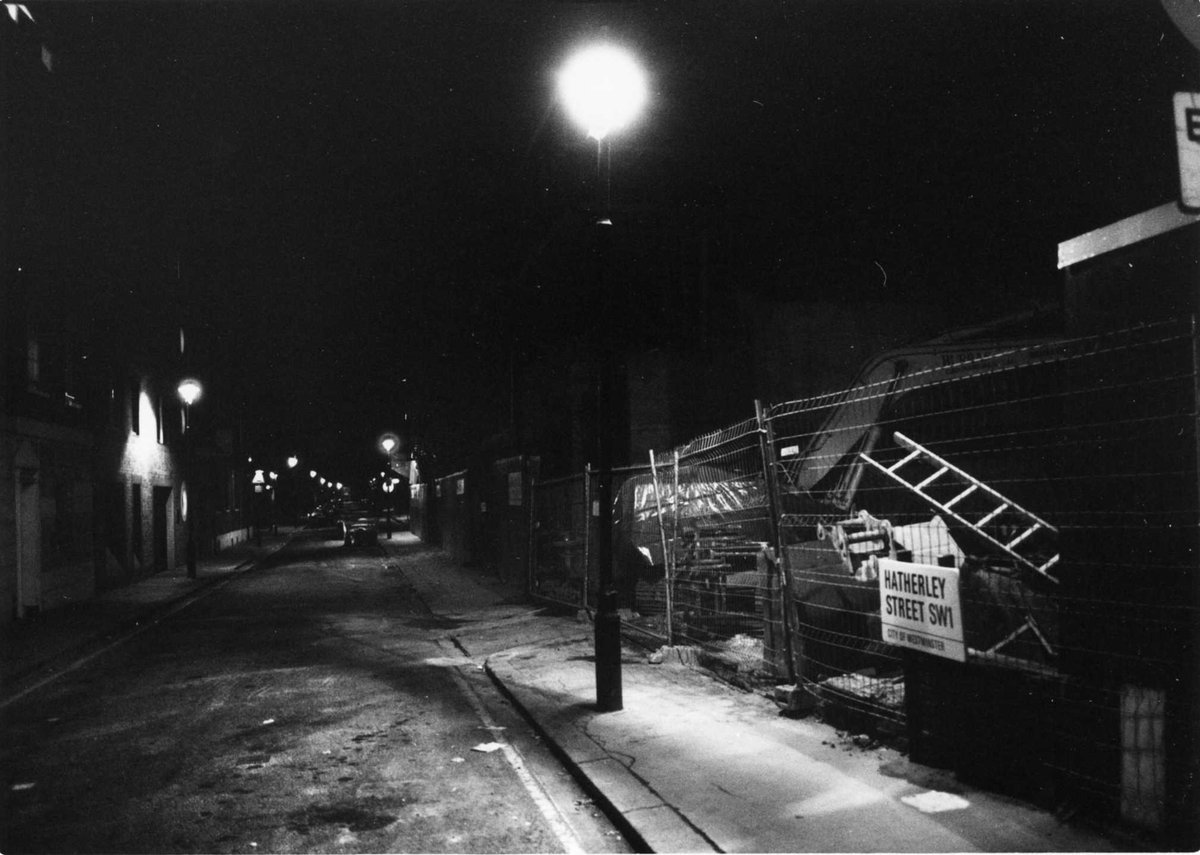 倫敦6/9:夜道を照らす街灯 #ファインダー越しの私の世界 #路上観察 #photo #写真 #film #フィルム # 倫敦6/9:夜道を照らす街灯 #ファインダー越しの私の世界 #路上観察 #photo #写真 #film #フィルム #